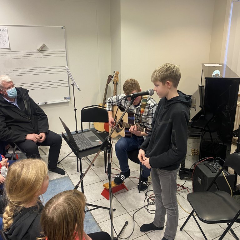 b9892317-3c5b-44d1-a8f1-761be31d8340