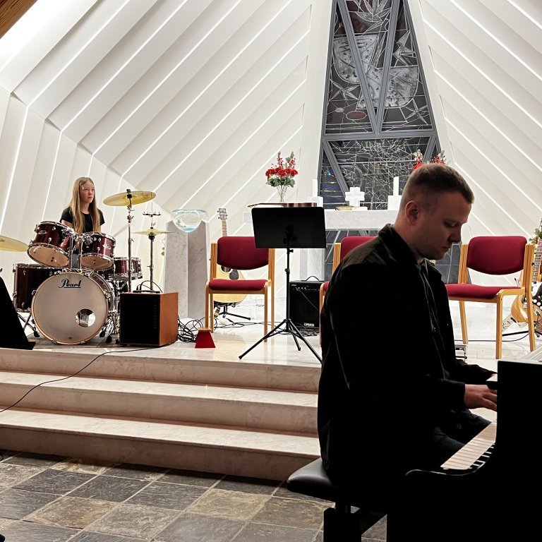 17ed8774-6da8-43d7-8a31-e517a45f96ee