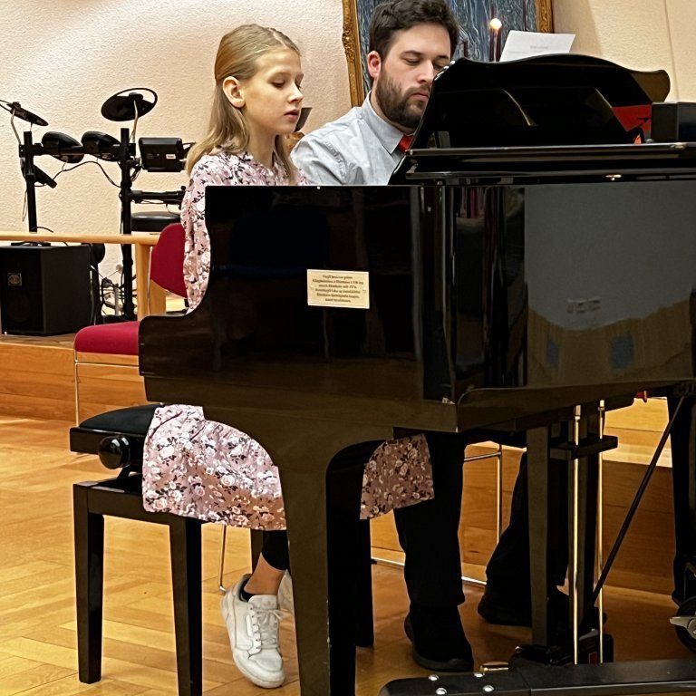 d798329e-a51a-4000-9d3e-ee1469f3e747