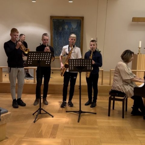 Jazzband Tónlistarskóla A.-Hún. - Guðjón, Óliver, Sigurjón og Adam, ásamt kennurunum Valtý og Louise.