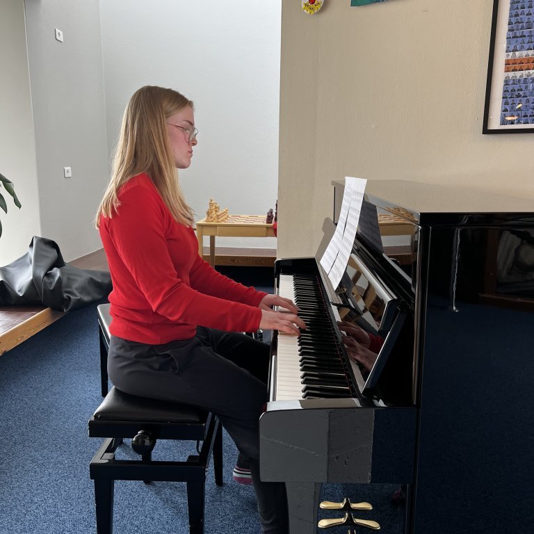 4a79069f-a370-46cb-bba0-2e4f9e569990